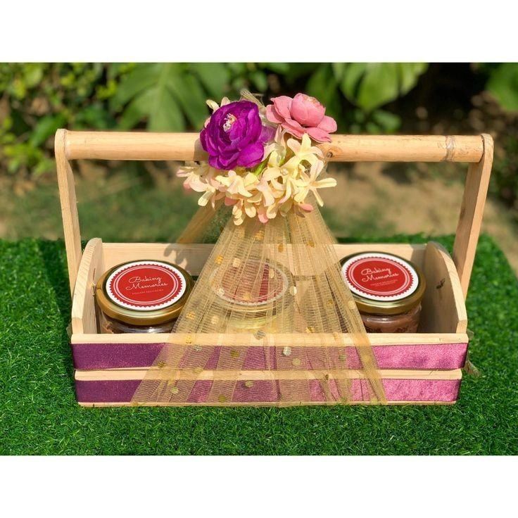 Classic Wooden Hamper, 3 Jars